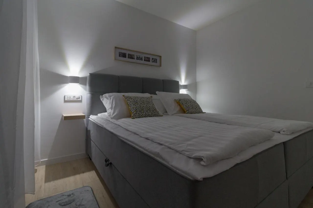 דירה נין Luxury Beachfront Villa Crystal Aenona - By Ta Leut Agency