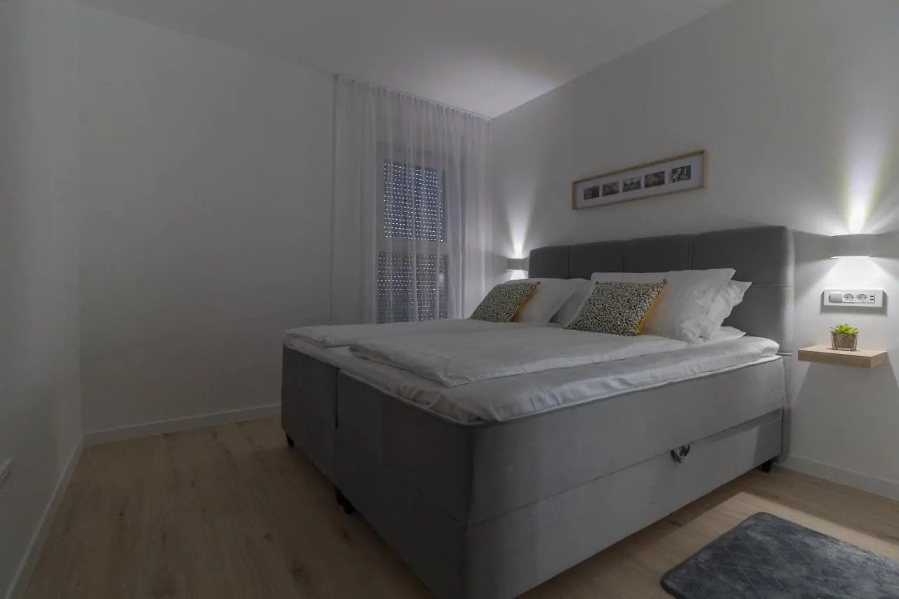 דירה נין Luxury Beachfront Villa Crystal Aenona - By Ta Leut Agency קרואטיה