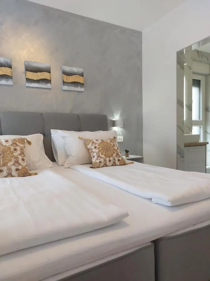 דירה נין Luxury Beachfront Villa Crystal Aenona - By Ta Leut Agency
